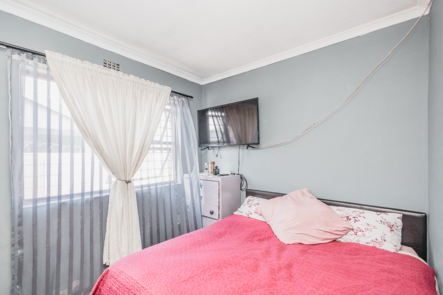 2 Bedroom Property for Sale in Peerless Park West Western Cape